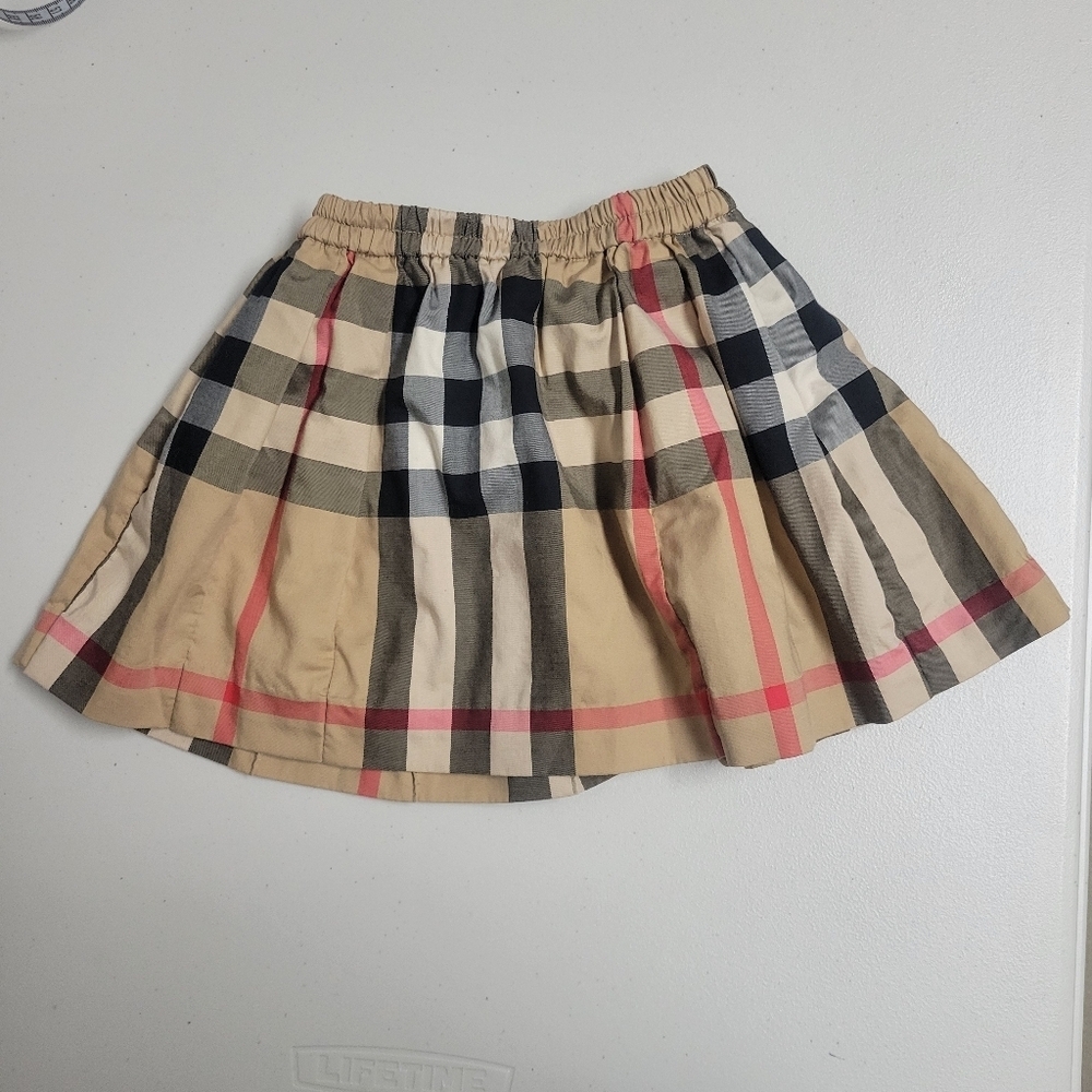 Burberry NWOT Hilde Checked Pleated Girls Skirt Size 2Y.